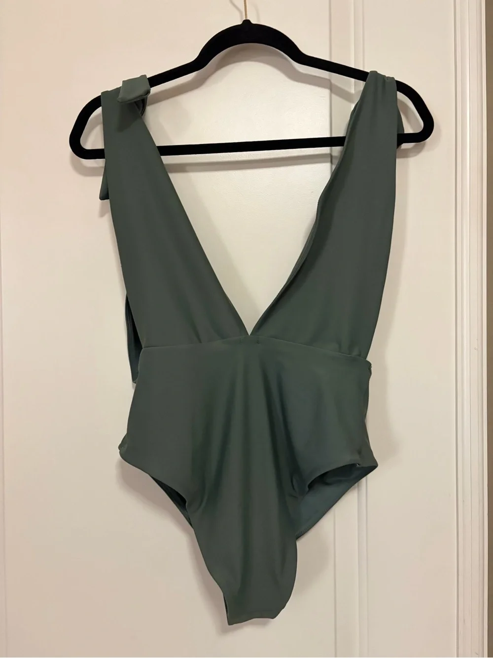 aerie deep front